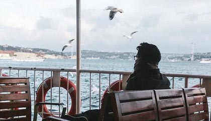 NBA优直播-这球无解！格列兹曼任意球直挂十分角破门，对手门将望球兴叹